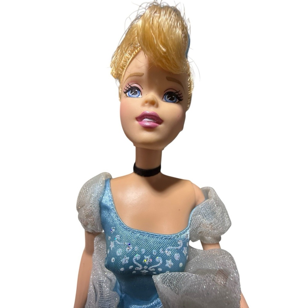 Disney‎ Princess Cinderella Barbie Doll Light Feet Dress - Picture 11 of 11